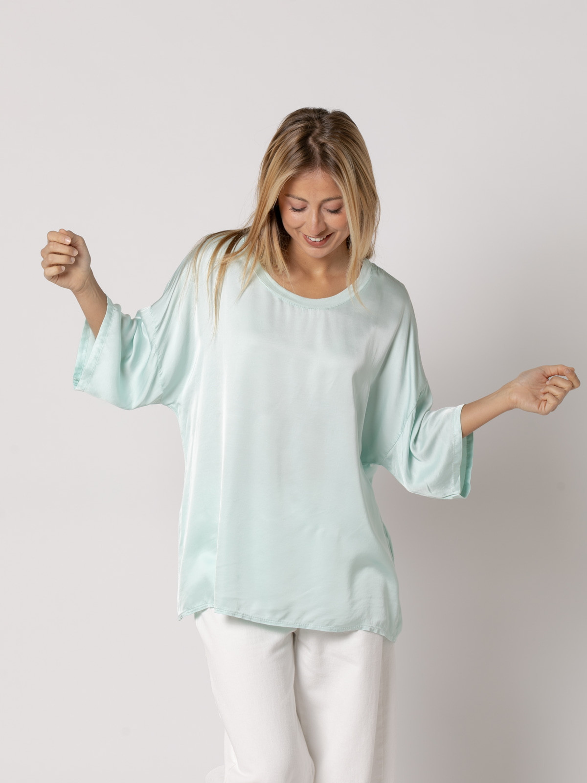 Blusa oversize raso vegetal color Aqua