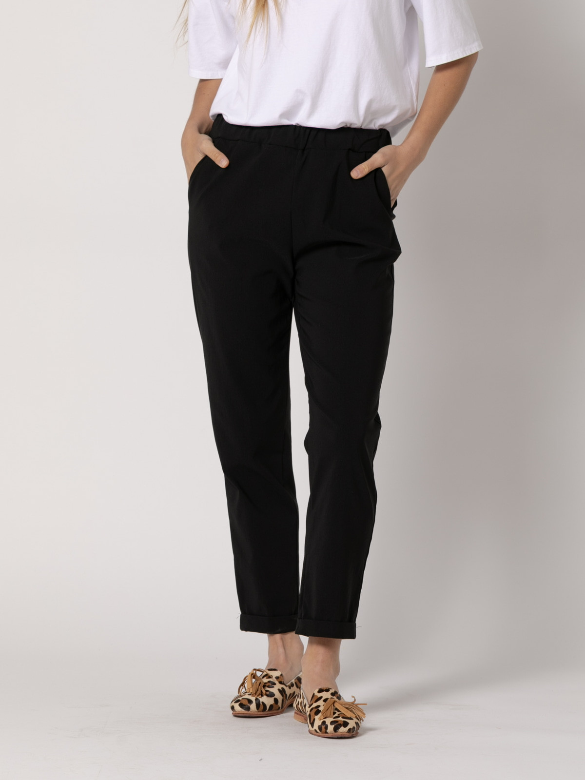 Pantalón tobillero elástico color Negro