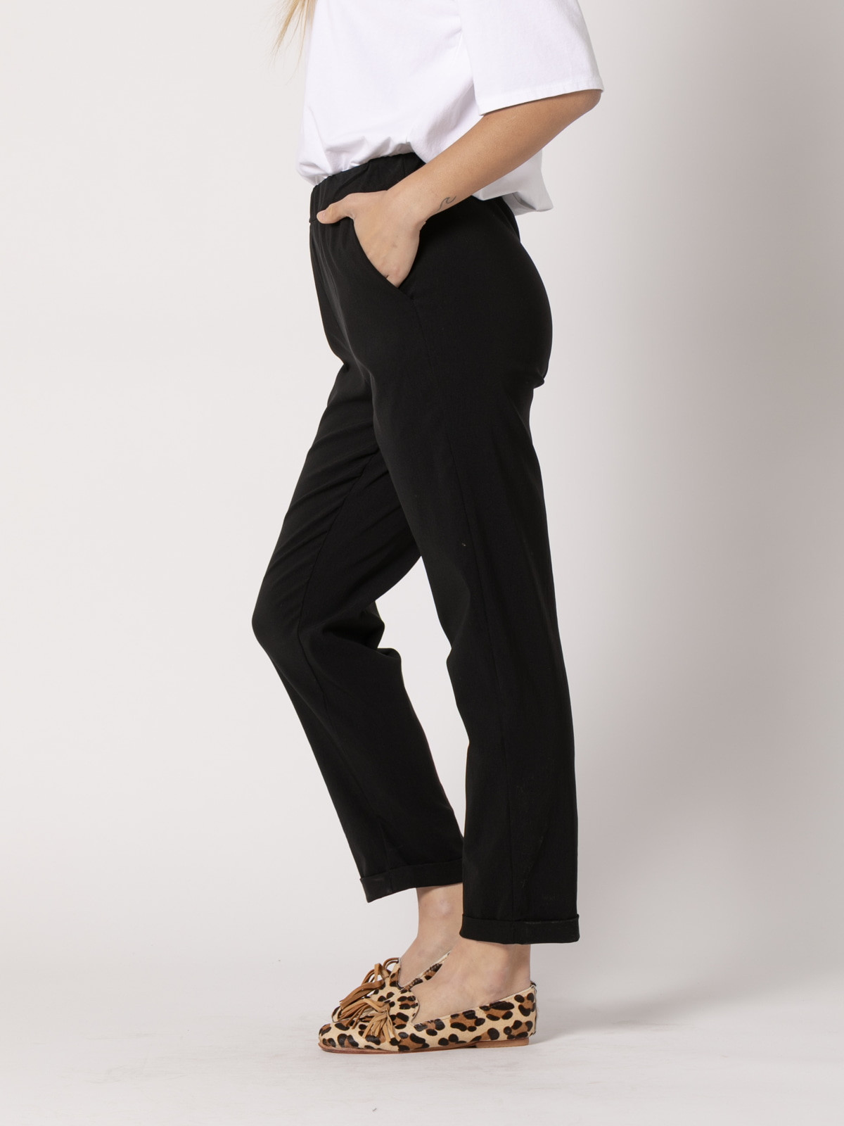 Pantalón tobillero elástico color Negro