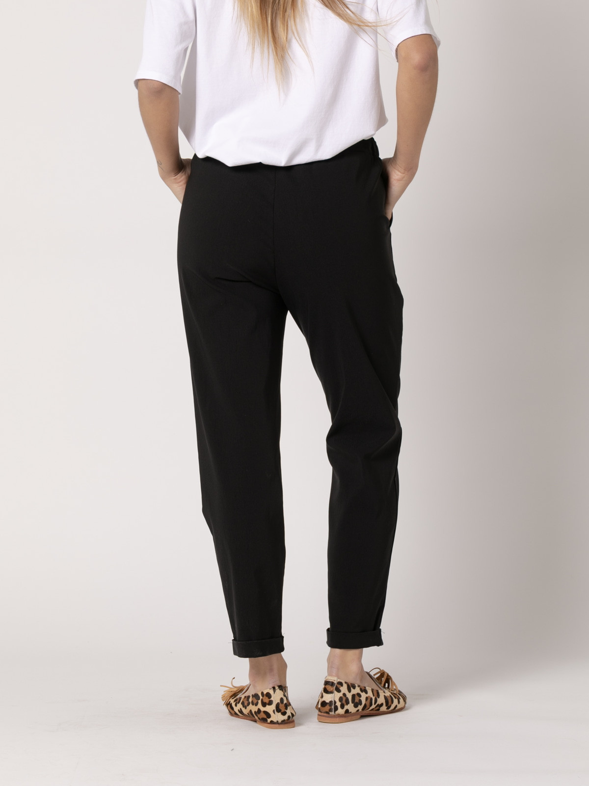 Pantalón tobillero elástico color Negro