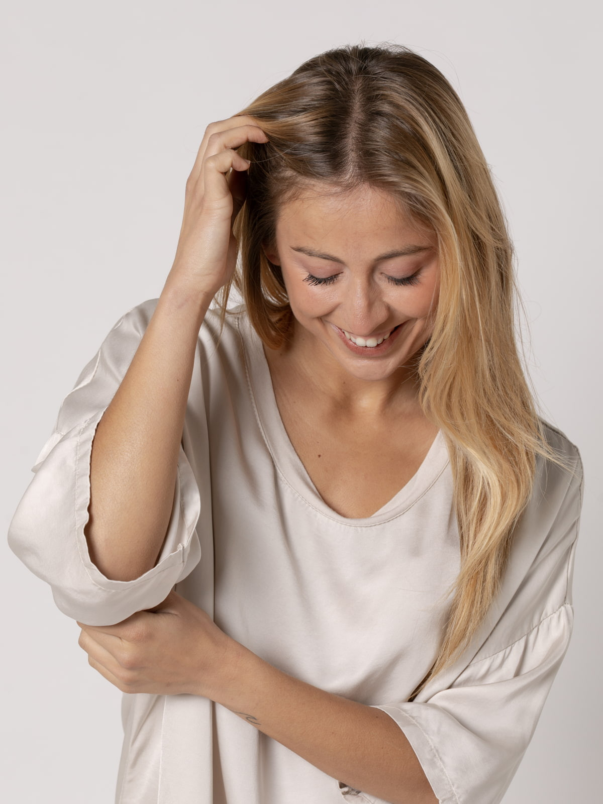 Blusa oversize raso vegetal color Beige