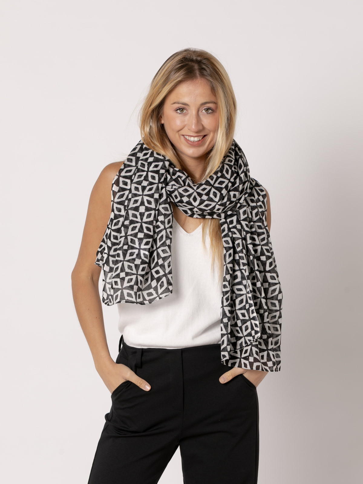 Cotton diamond scarf  Black colour