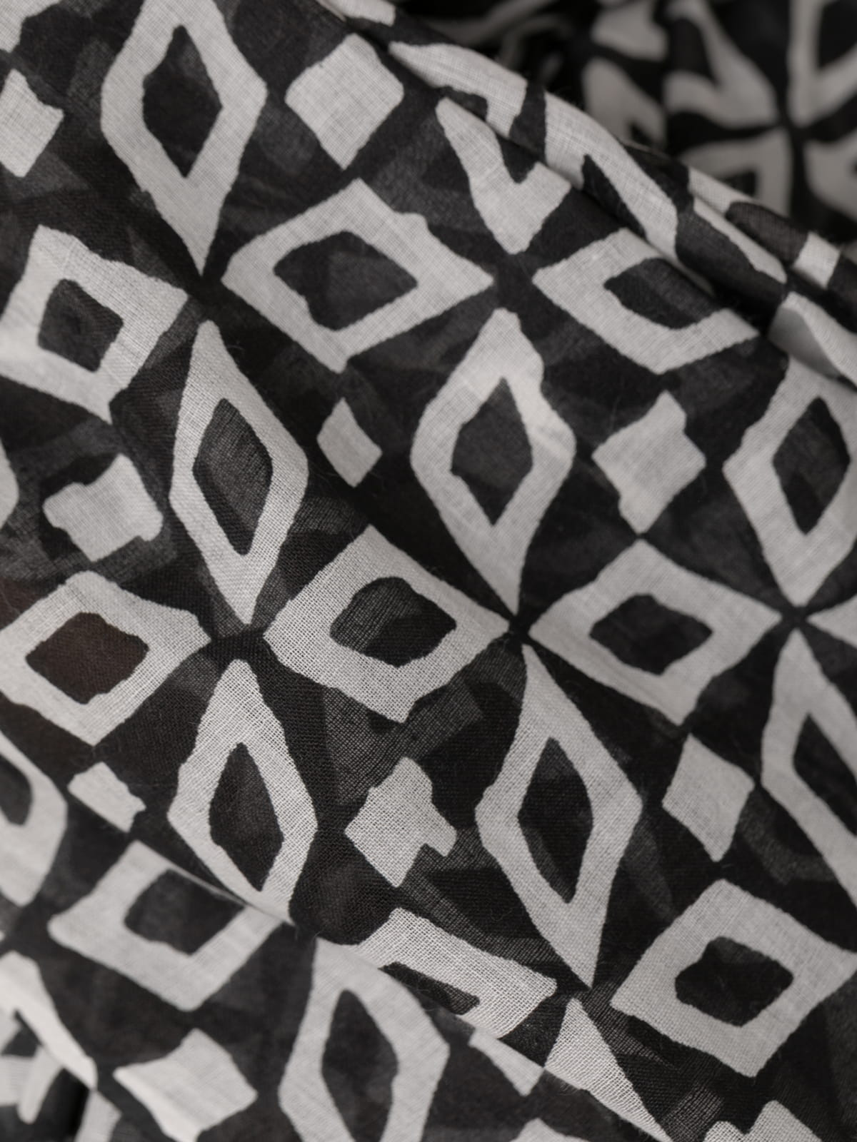 Cotton diamond scarf  Black colour
