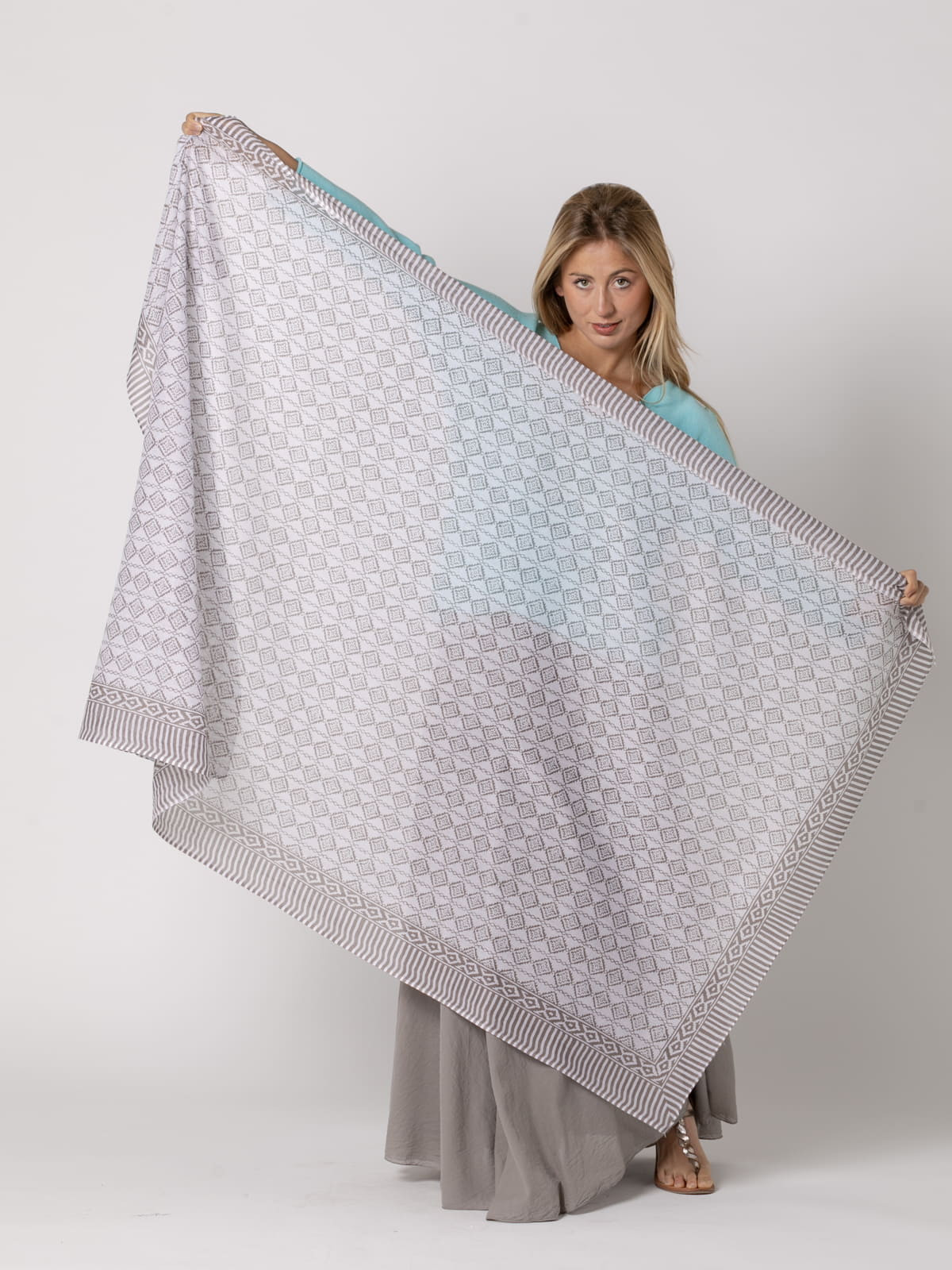 Diamond pattern scarf  Taupe colour