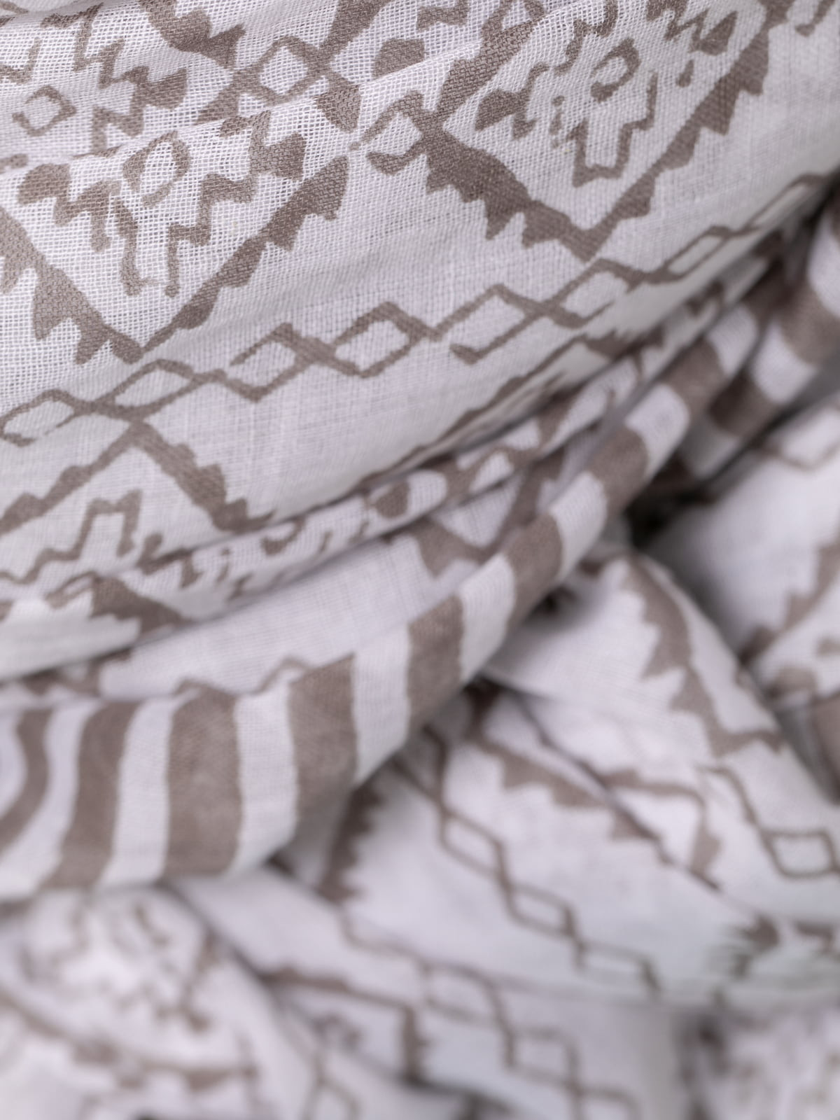 Diamond pattern scarf  Taupe colour