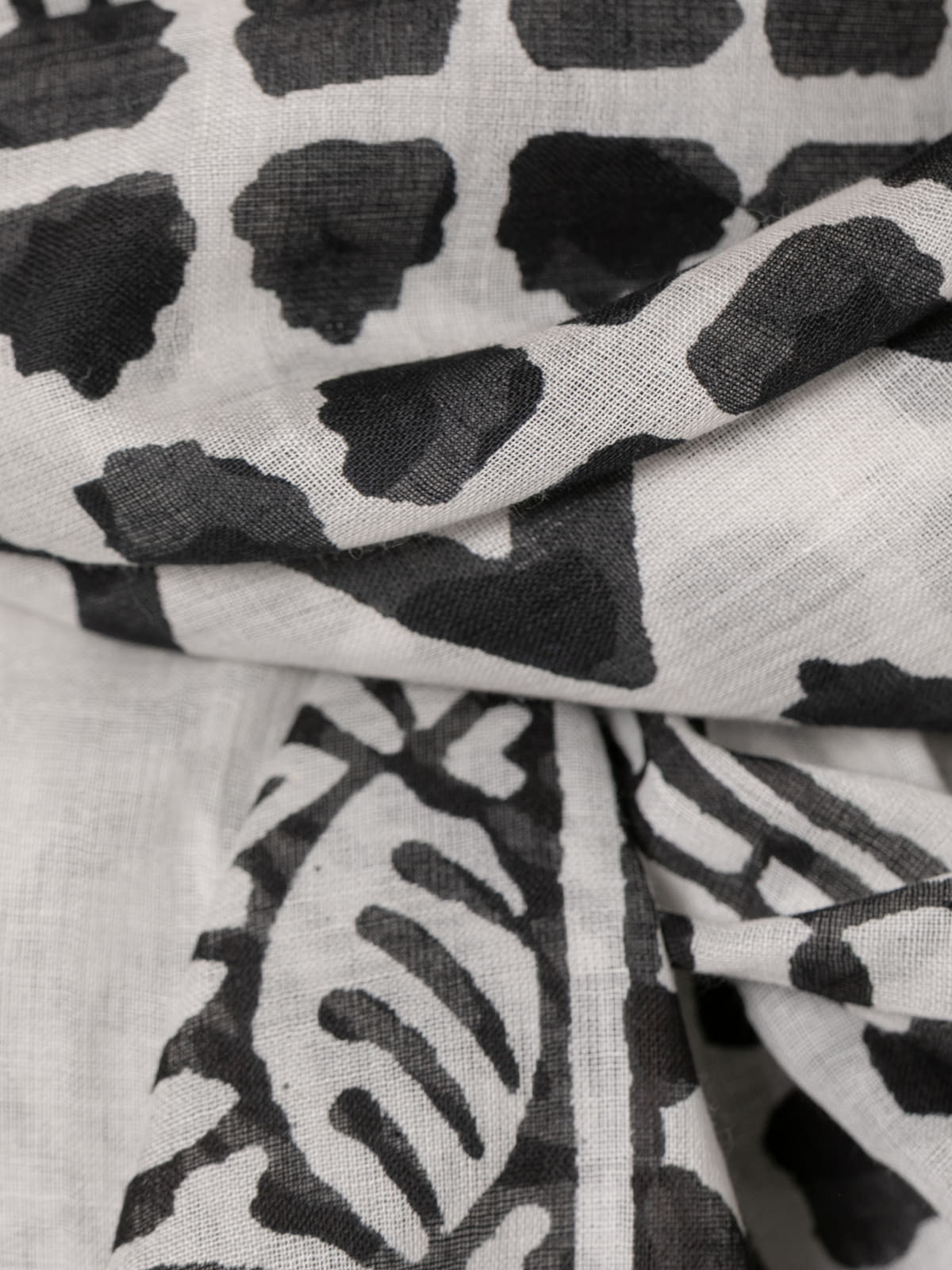 special drawing scarf  Black colour