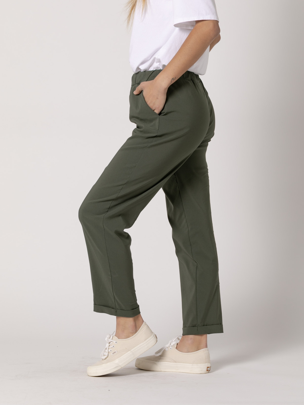 Pantalón tobillero elástico color Caqui