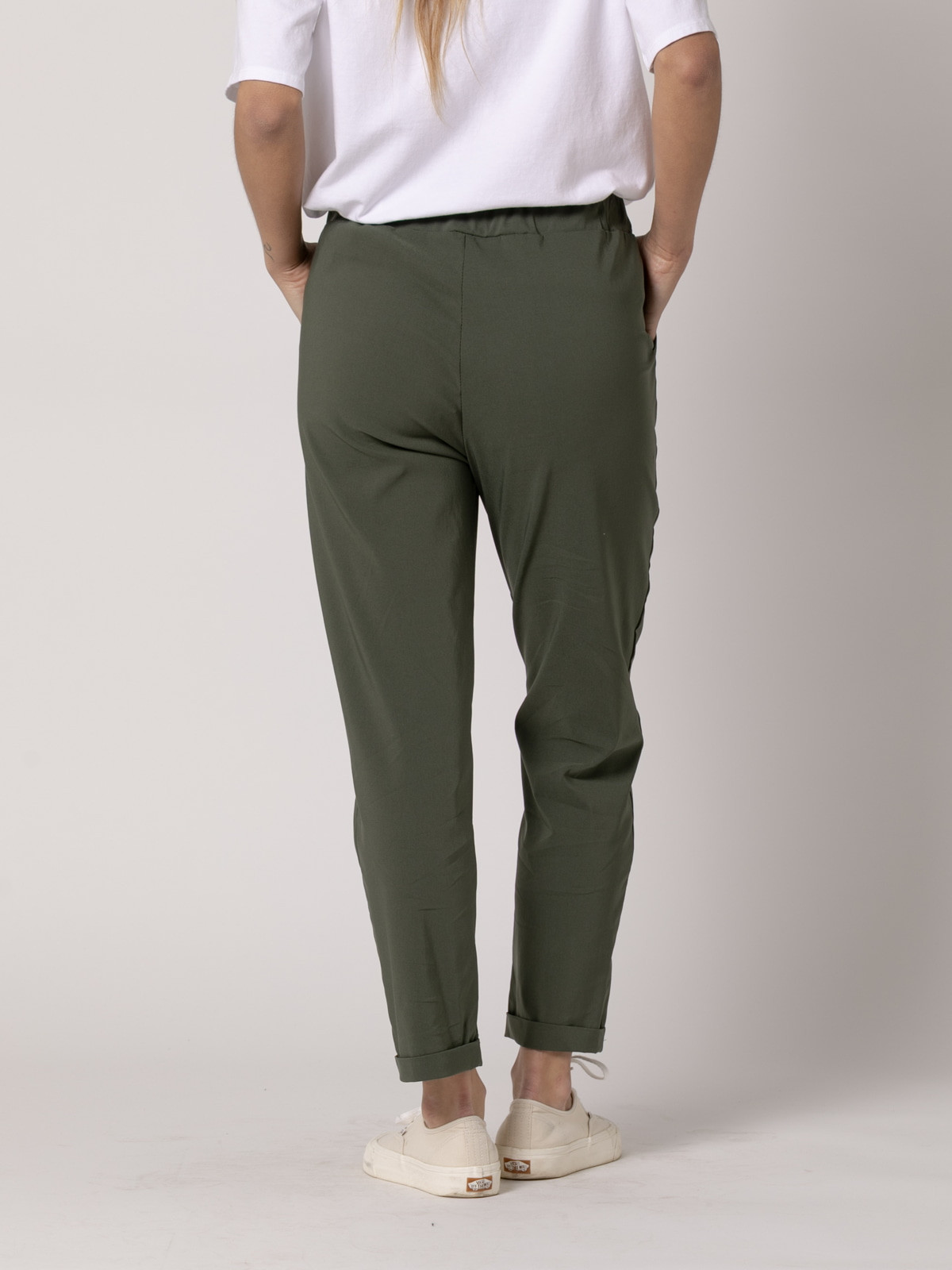 Pantalón tobillero elástico color Caqui