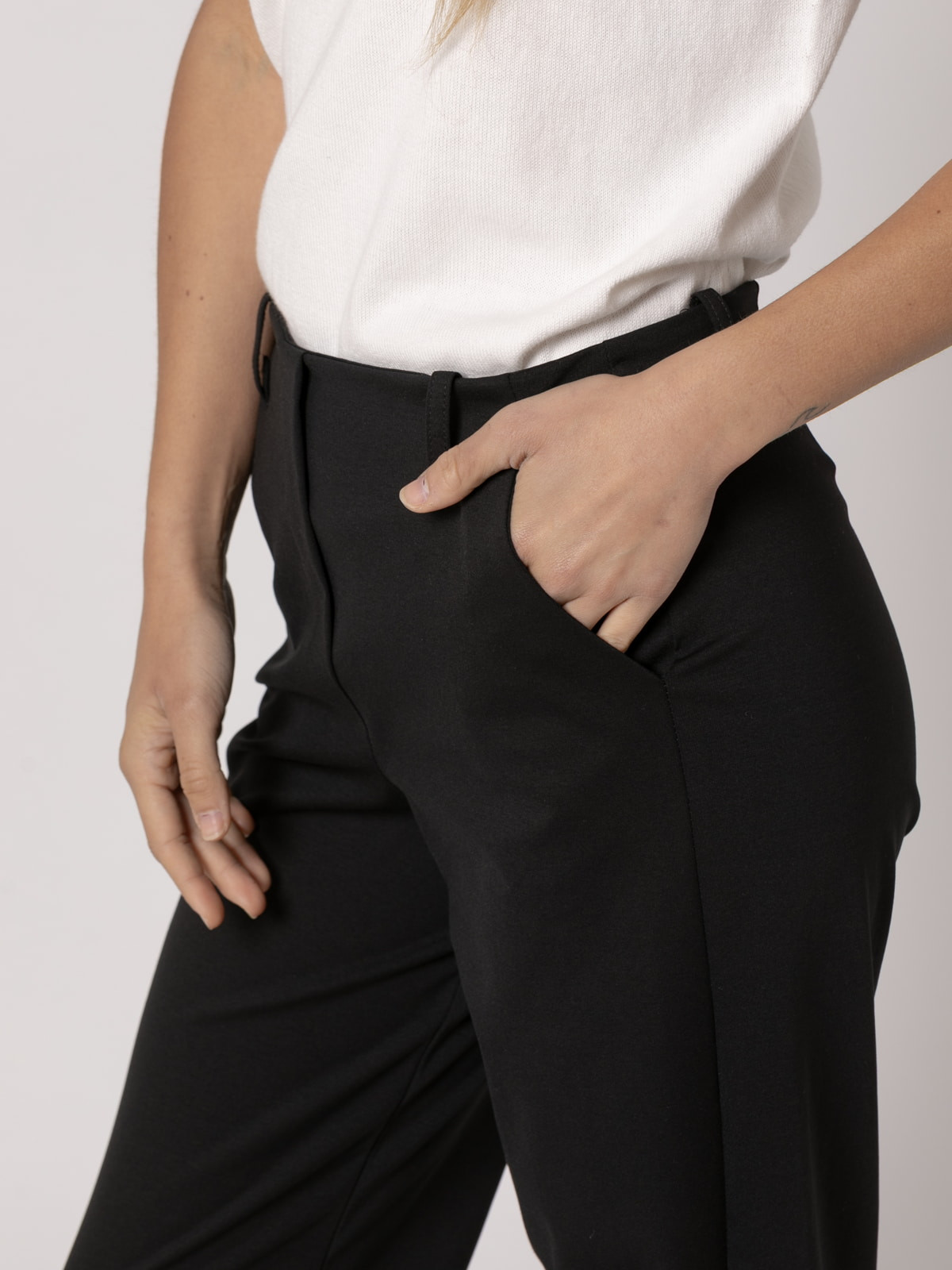 Pantalón teen costura en bajo color Negro