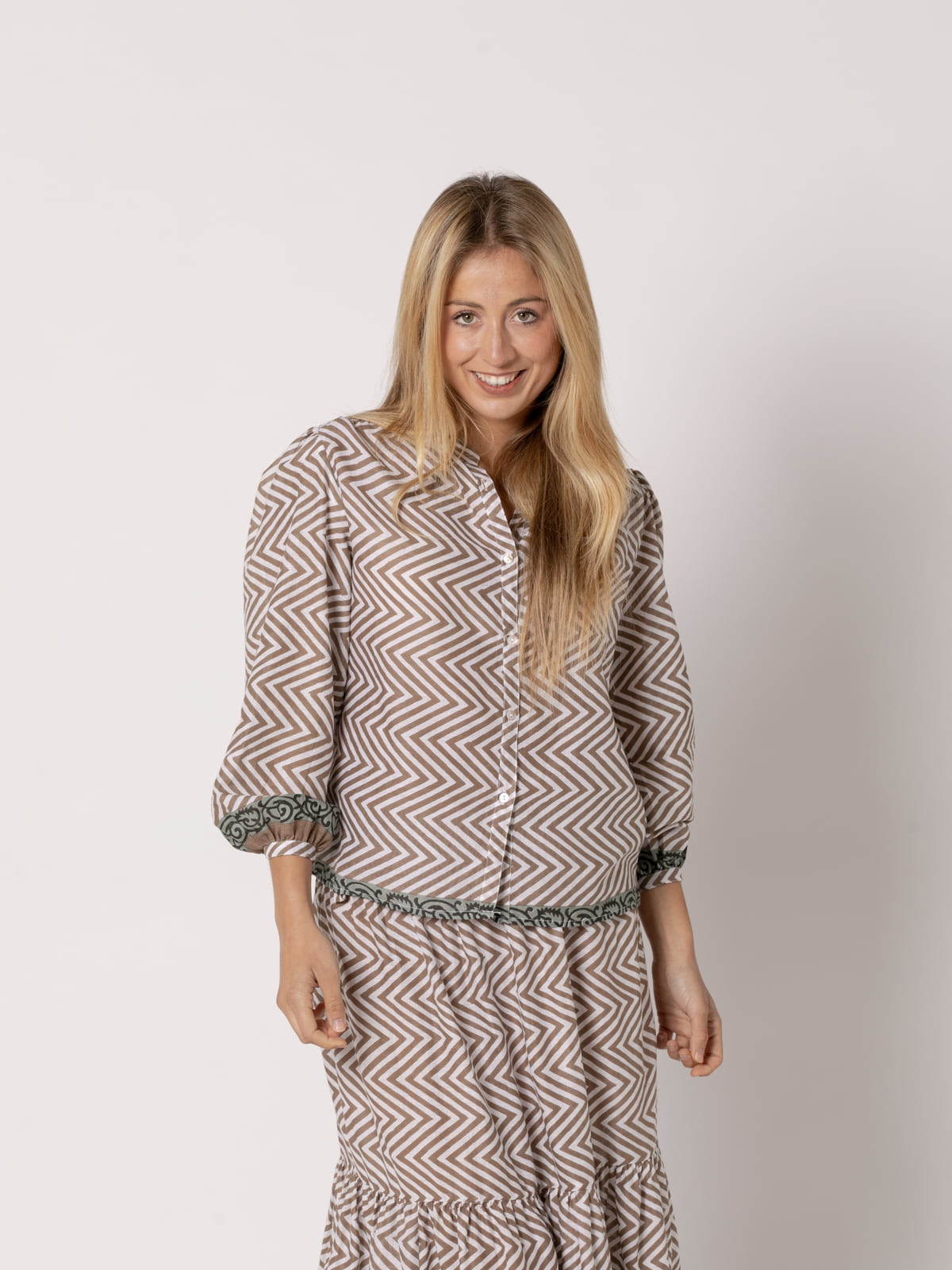 Shirt with zigzag pattern box  Taupe colour