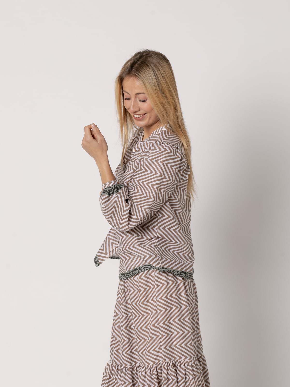 Shirt with zigzag pattern box  Taupe colour