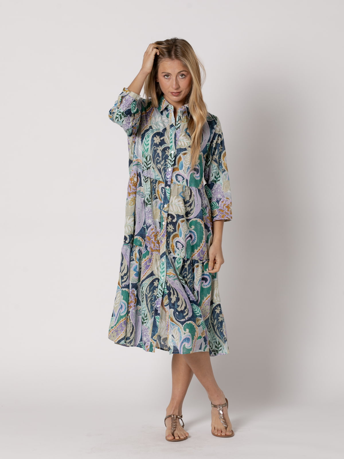 Vestido midi camisero abotonado con vuelo color esmeralda