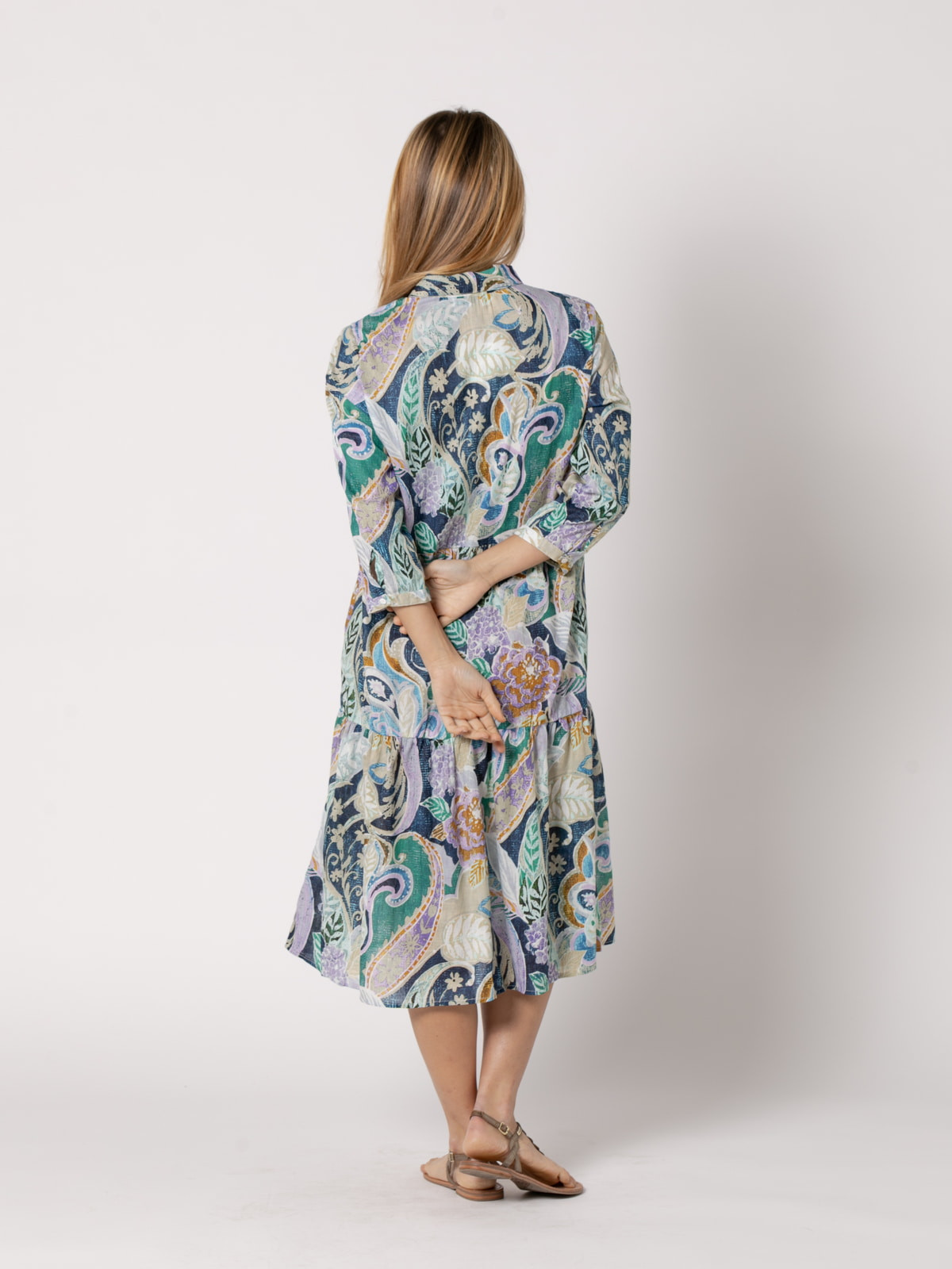 Vestido midi camisero abotonado con vuelo color esmeralda