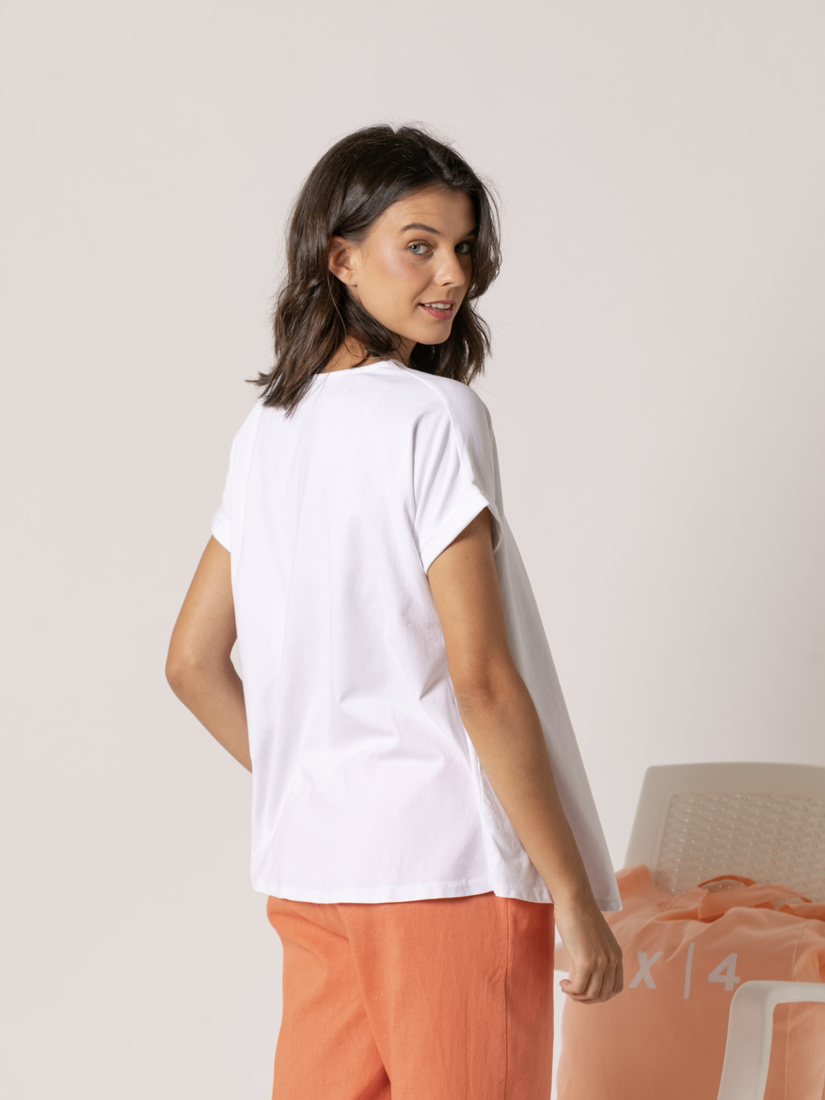 Camiseta cotton 100% diseño en A color Blanco