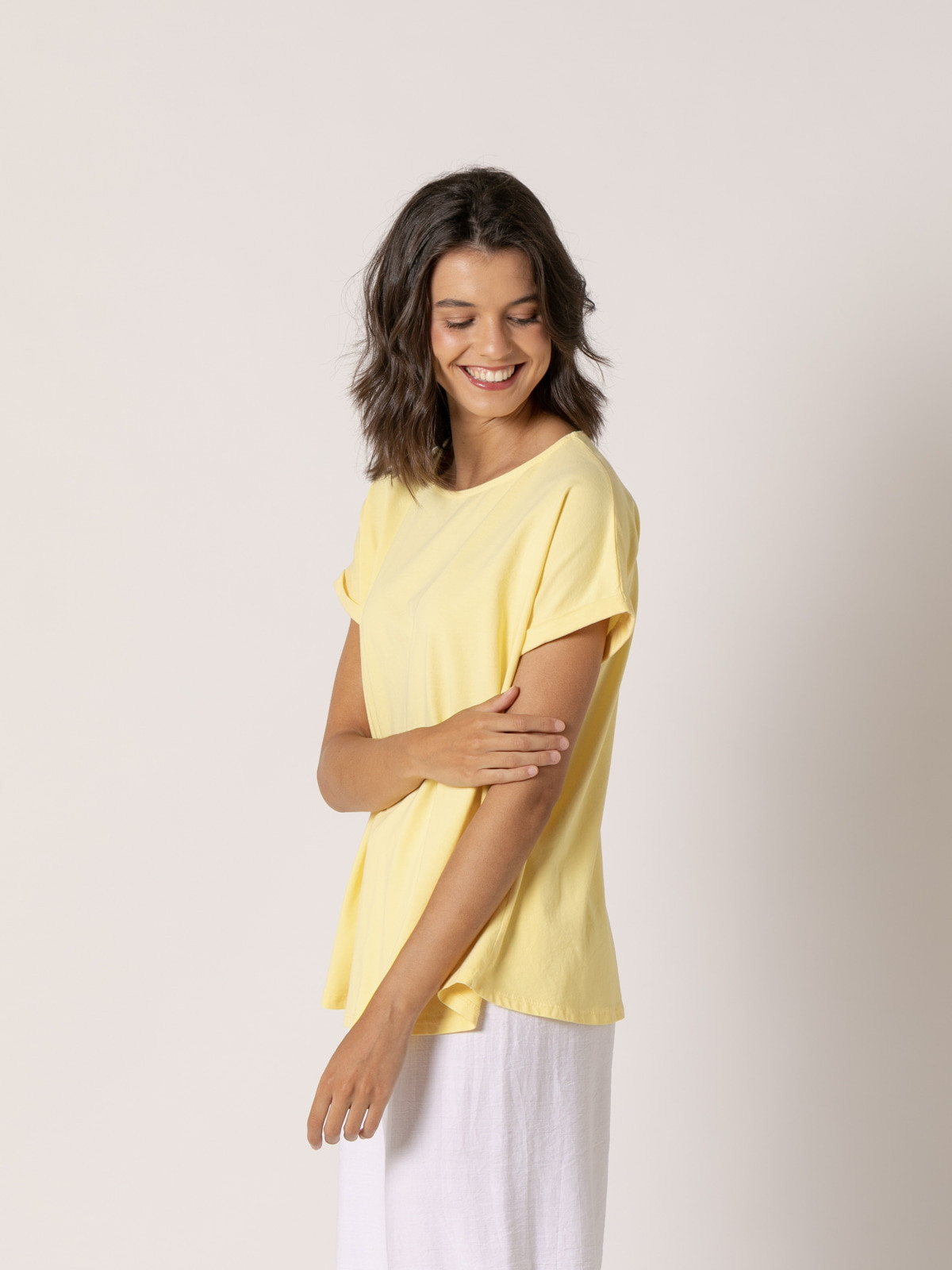 Camiseta cotton 100% diseño en A color Amarillo