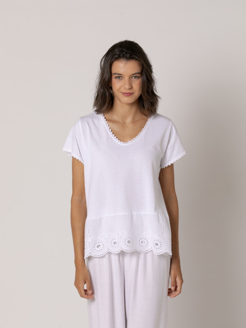 T-shirt with lace detail at the bottom  White colour