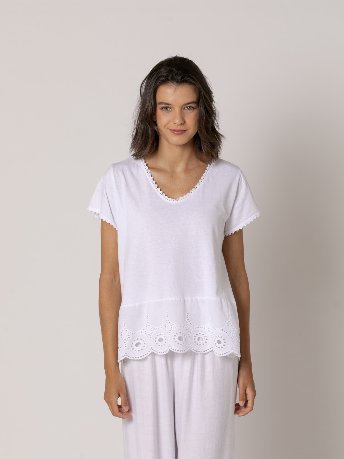T-shirt with lace detail at the bottom  White colour
