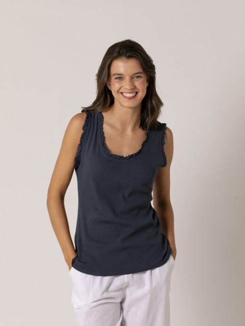 Camiseta tirante ancho canalé detalle puntilla color Azul Marino