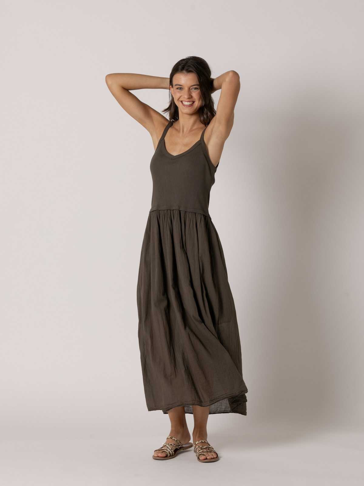 Cotton dress with straps and flared skirt  Marrón  colour