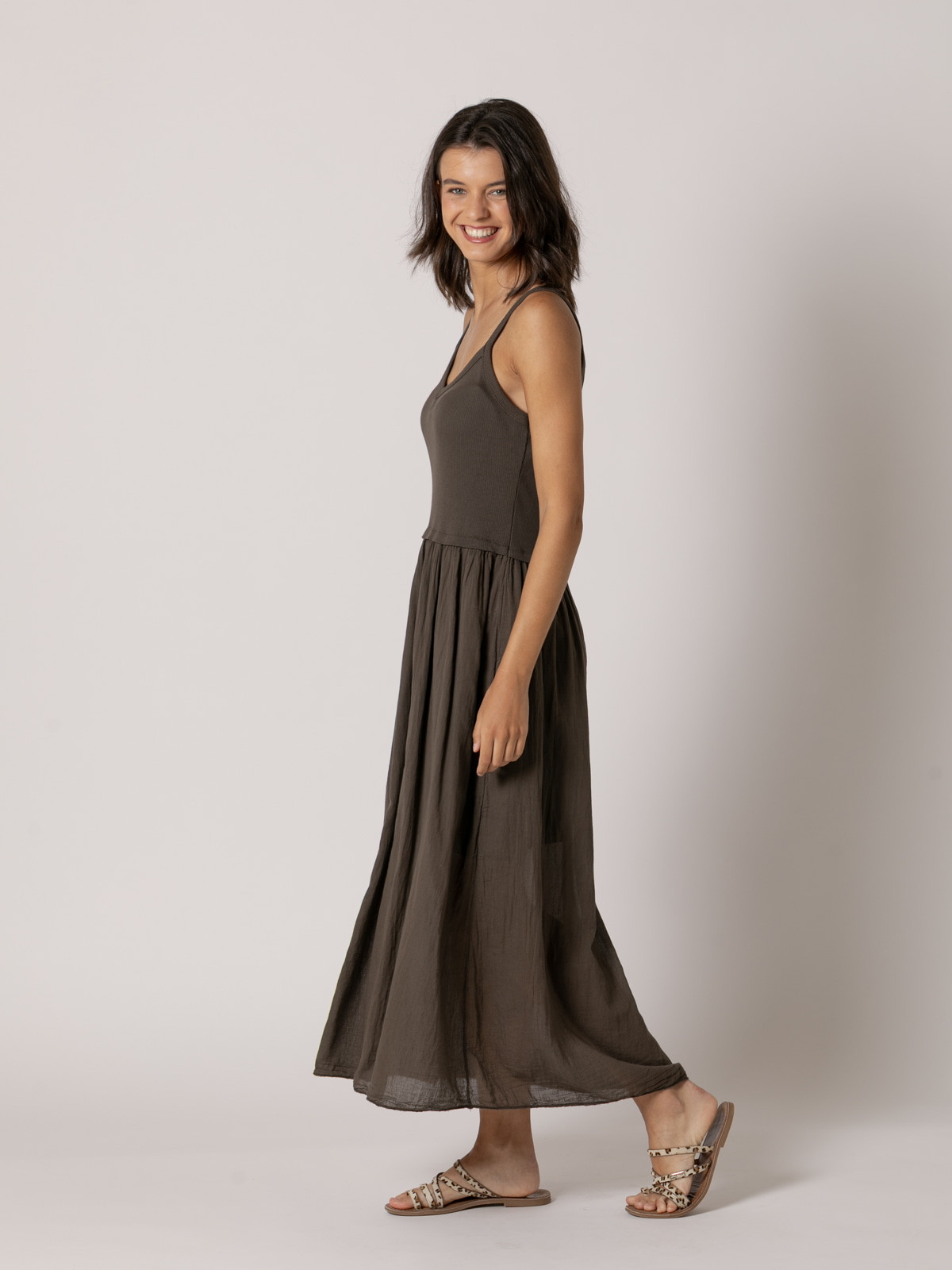 Vestido algodón tirantes falda vuelo color Marrón 