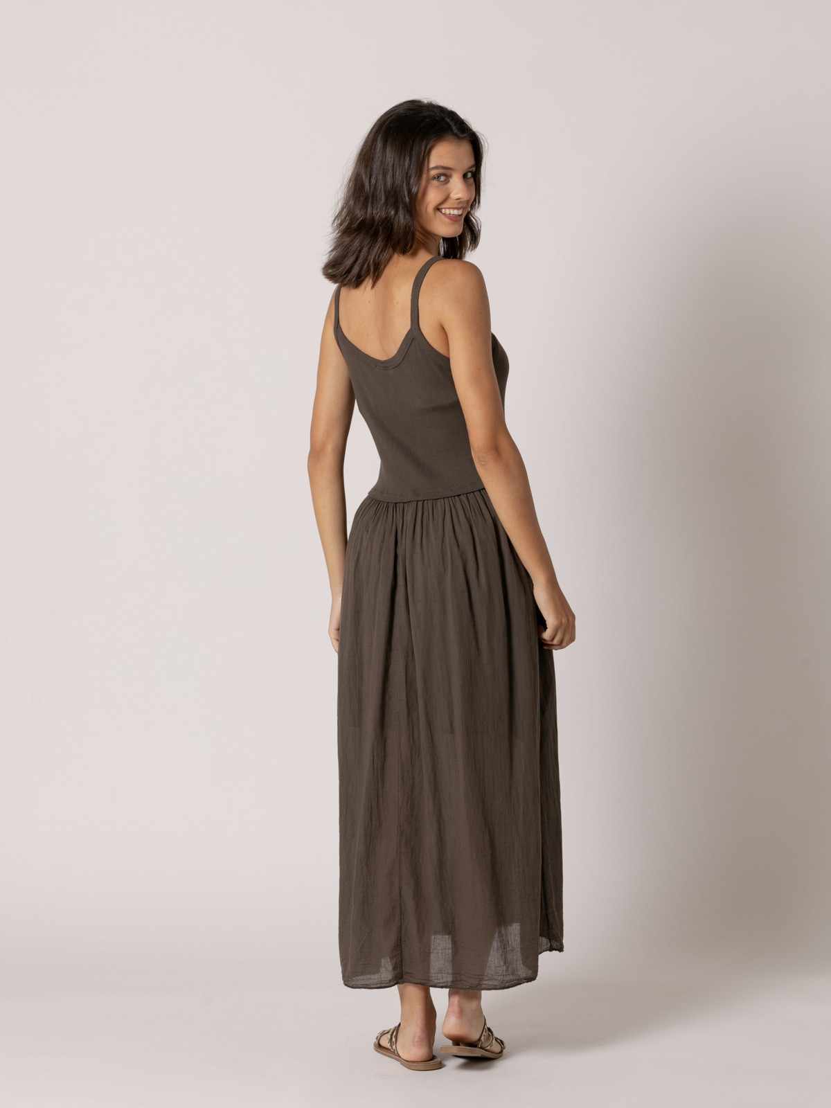 Vestido algodón tirantes falda vuelo color Marrón 