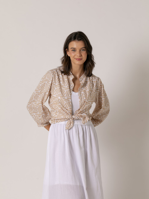 Camisa c/caja dibujo lineal color Beige
