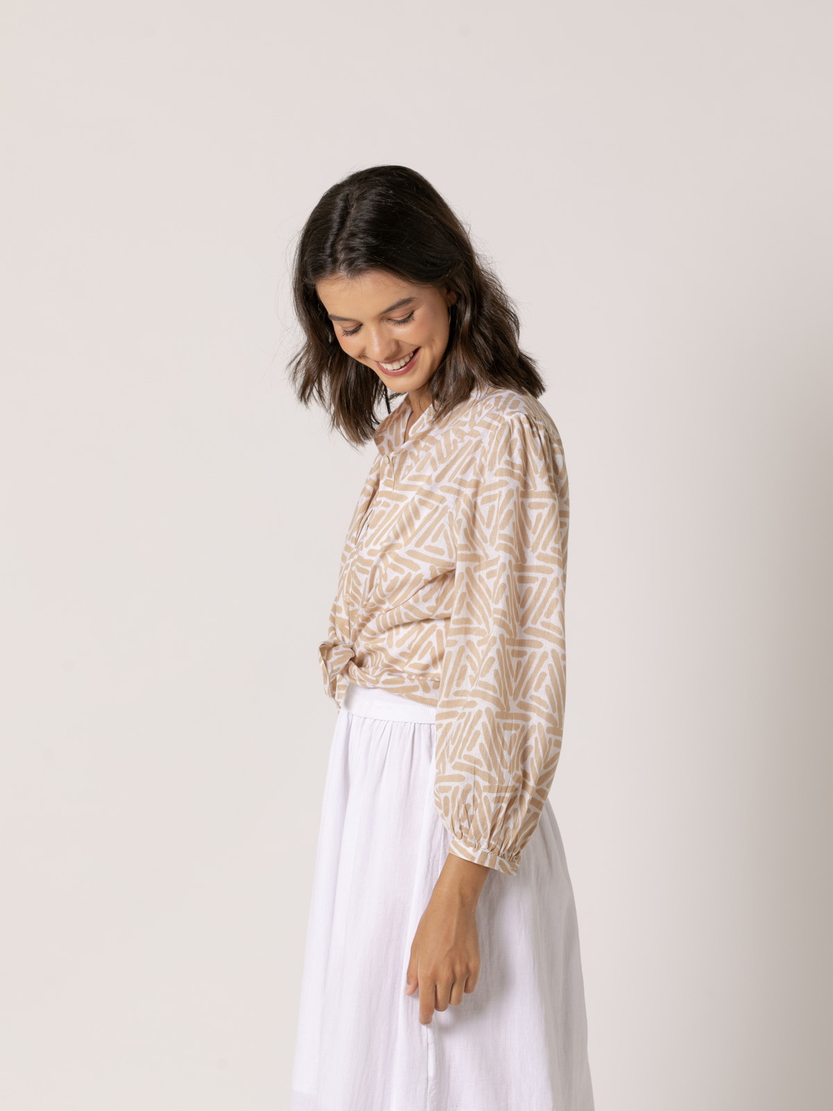 Line drawing shirt  Beige colour