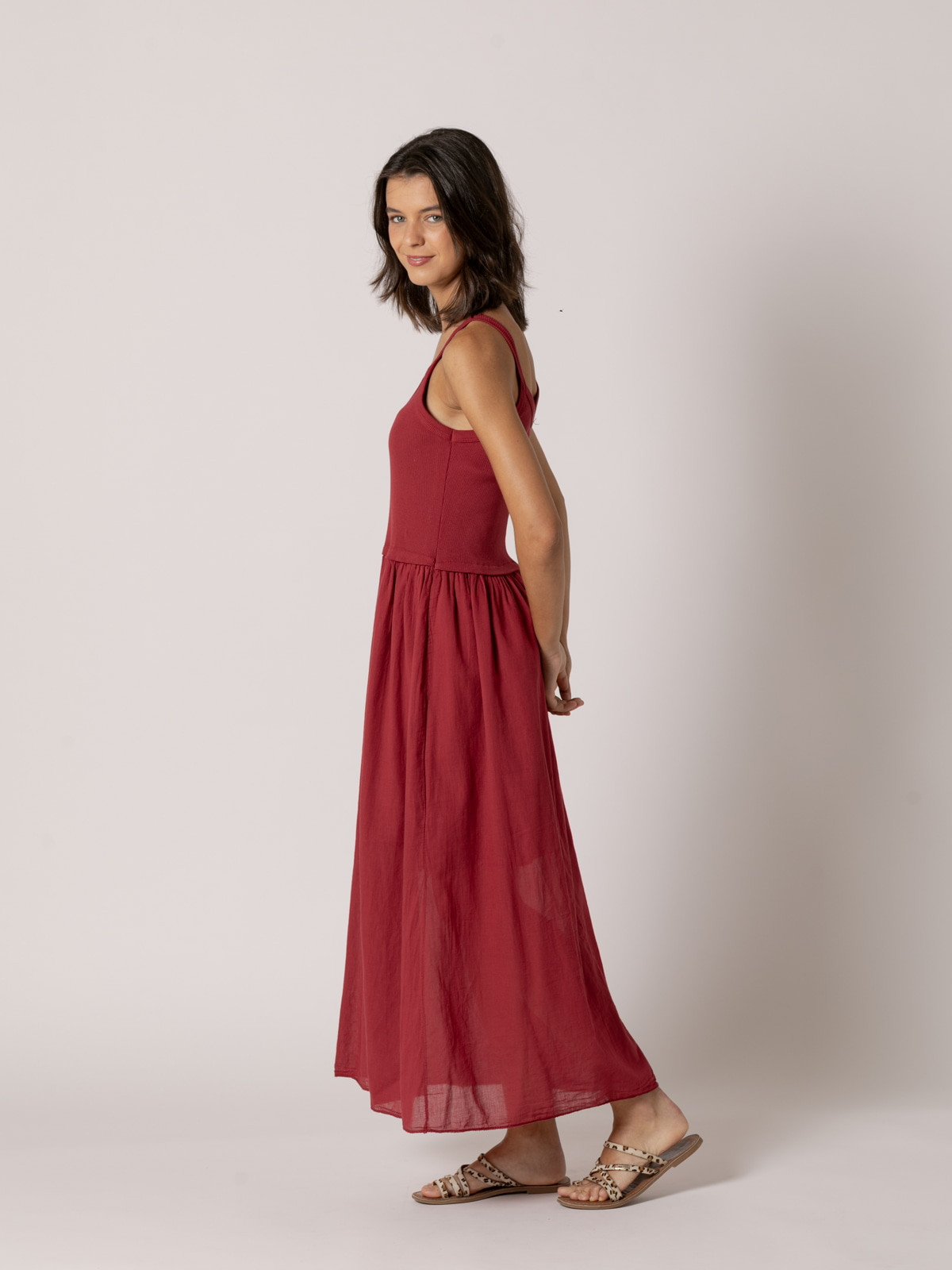 Vestido algodón tirantes falda vuelo color Rojo