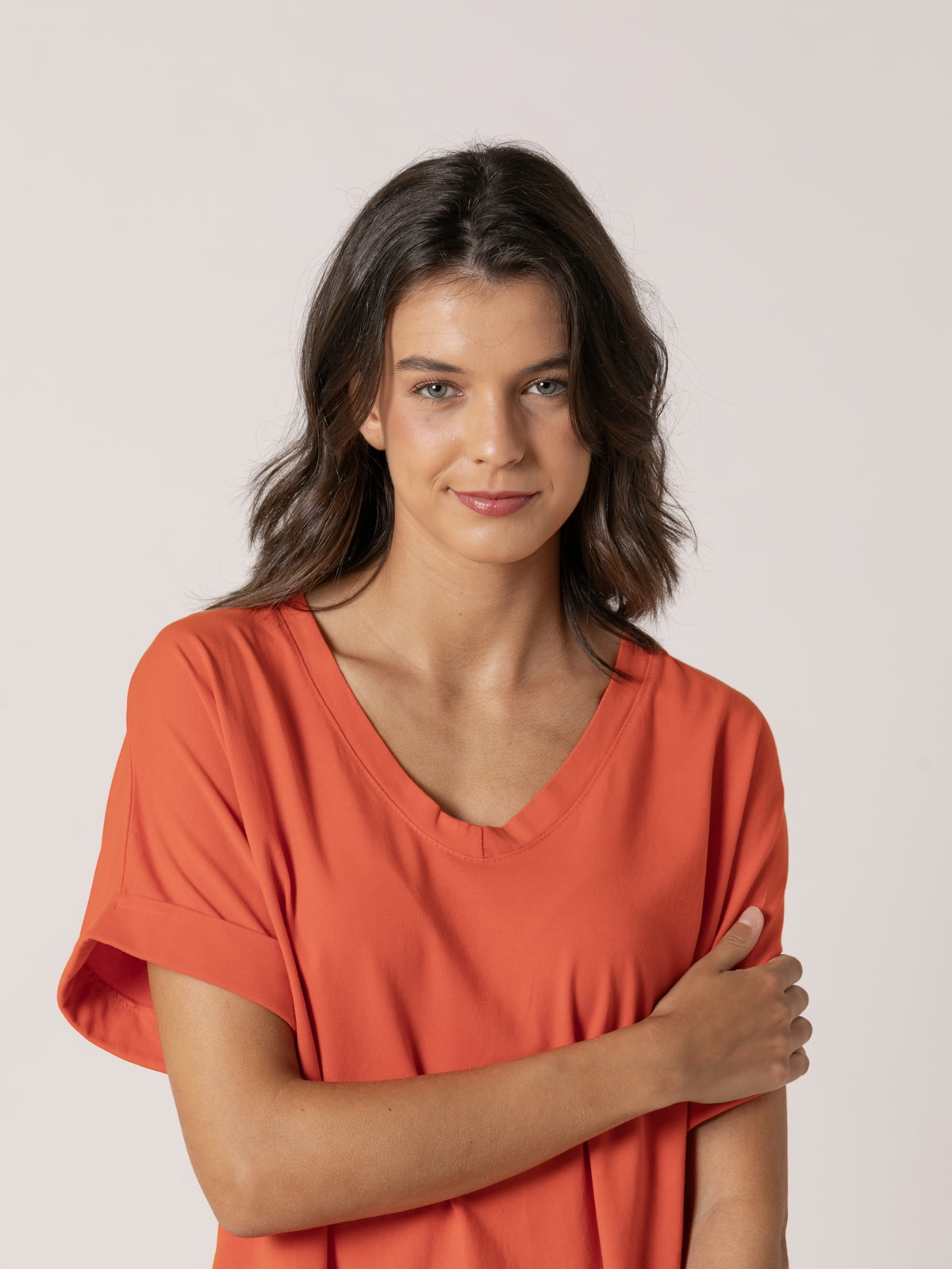 Camiseta algodón essence bolsillo en pico color Naranja