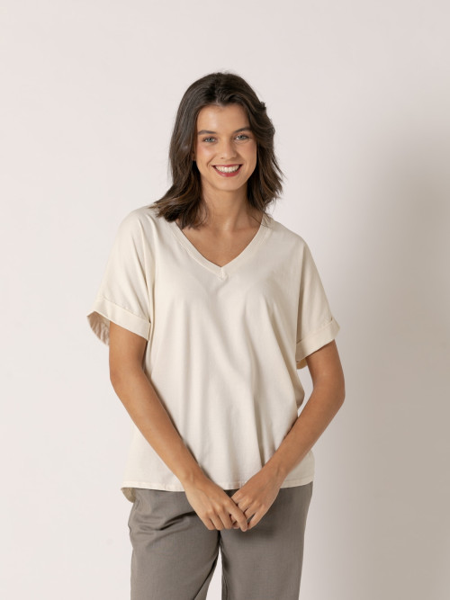 Camiseta algodón essence bolsillo en pico color Crudo