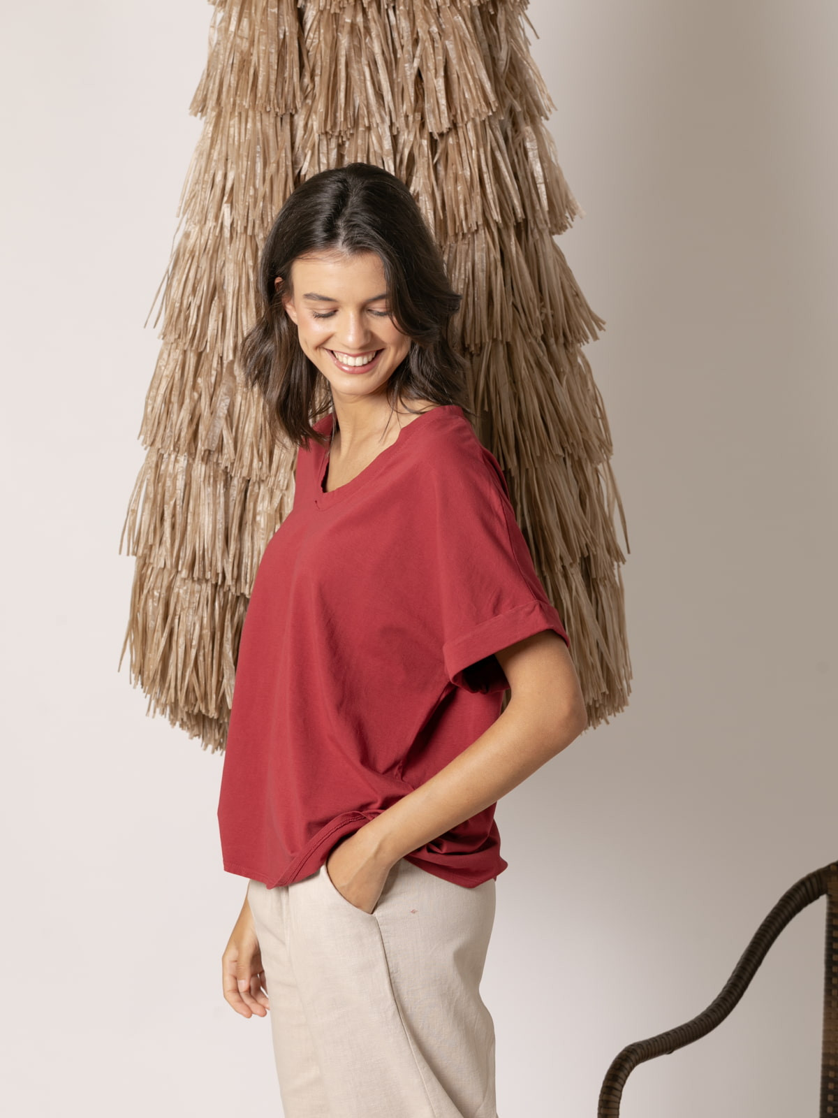 Camiseta algodón essence bolsillo en pico color Rojo