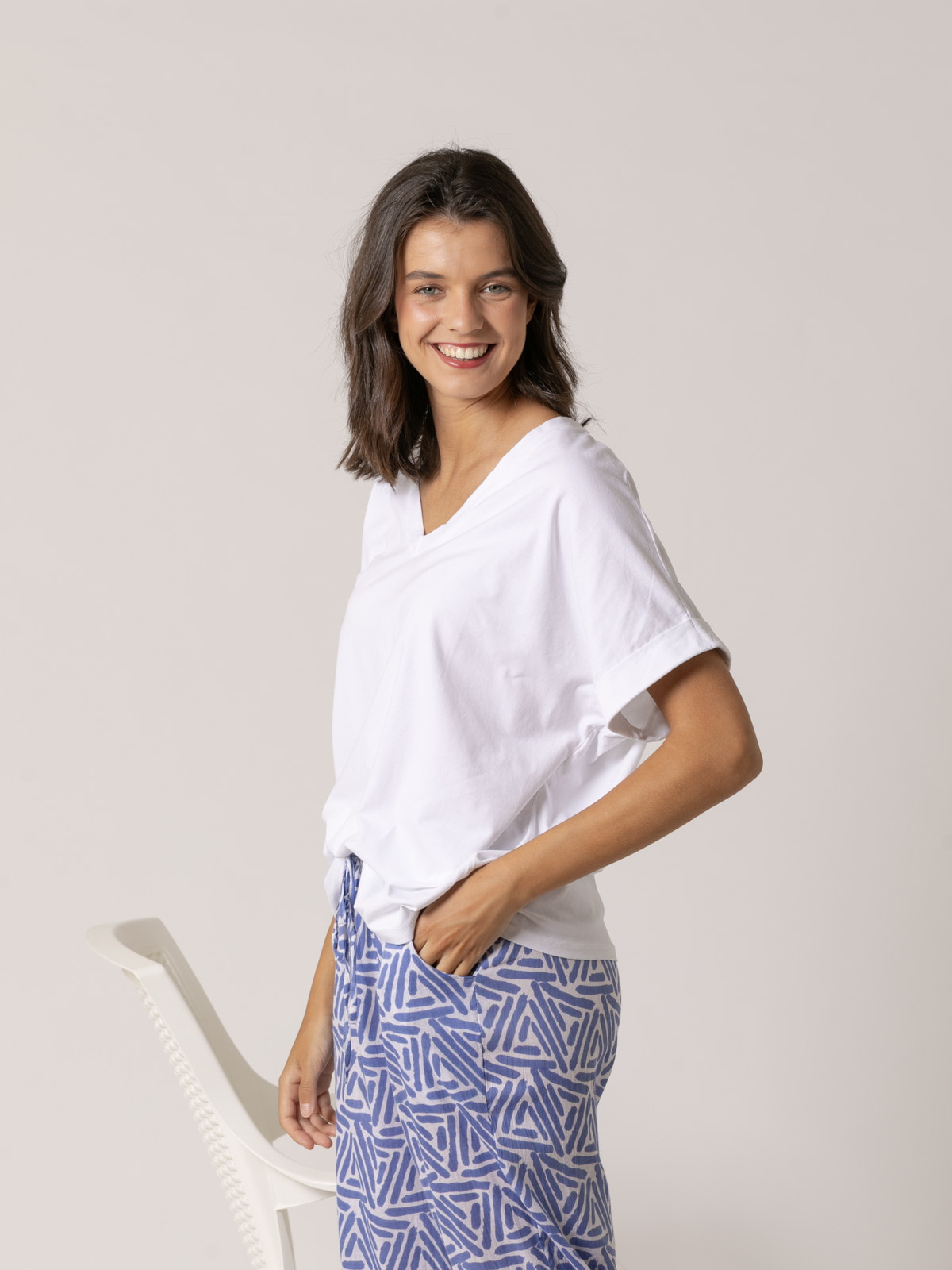 Camiseta algodón essence bolsillo en pico color Blanco