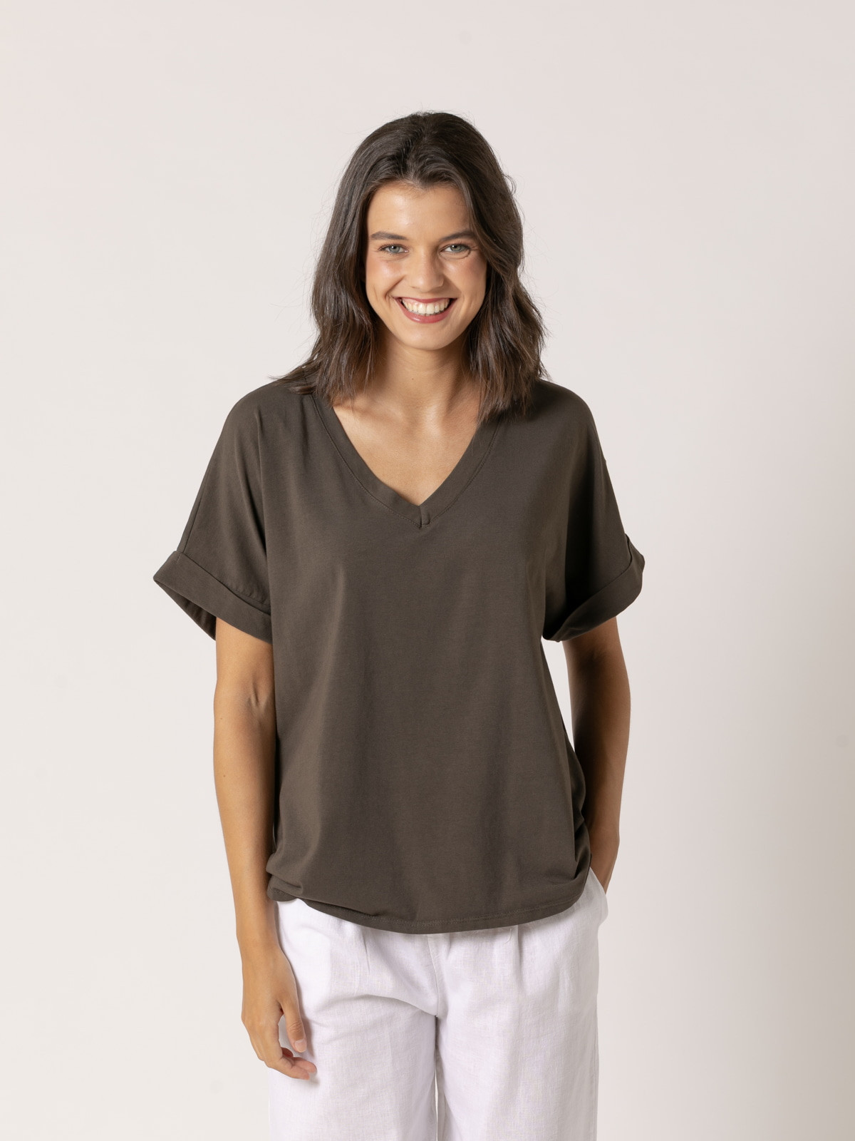 Camiseta algodón essence bolsillo en pico color Marrón 