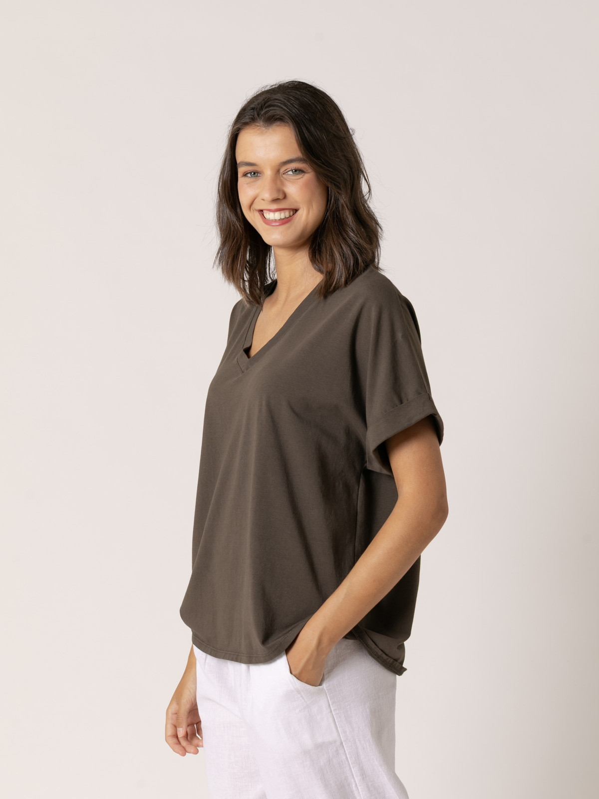 Camiseta algodón essence bolsillo en pico color Marrón 