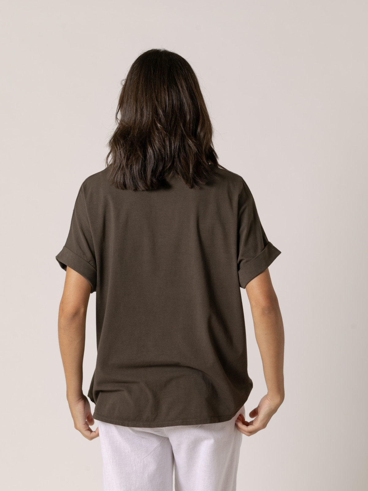 Camiseta algodón essence bolsillo en pico color Marrón 