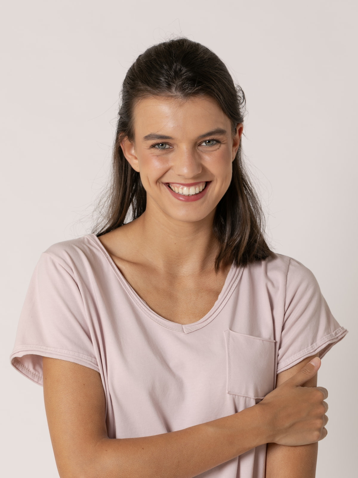 Camiseta algodón 100% essence escote pico color Rosa