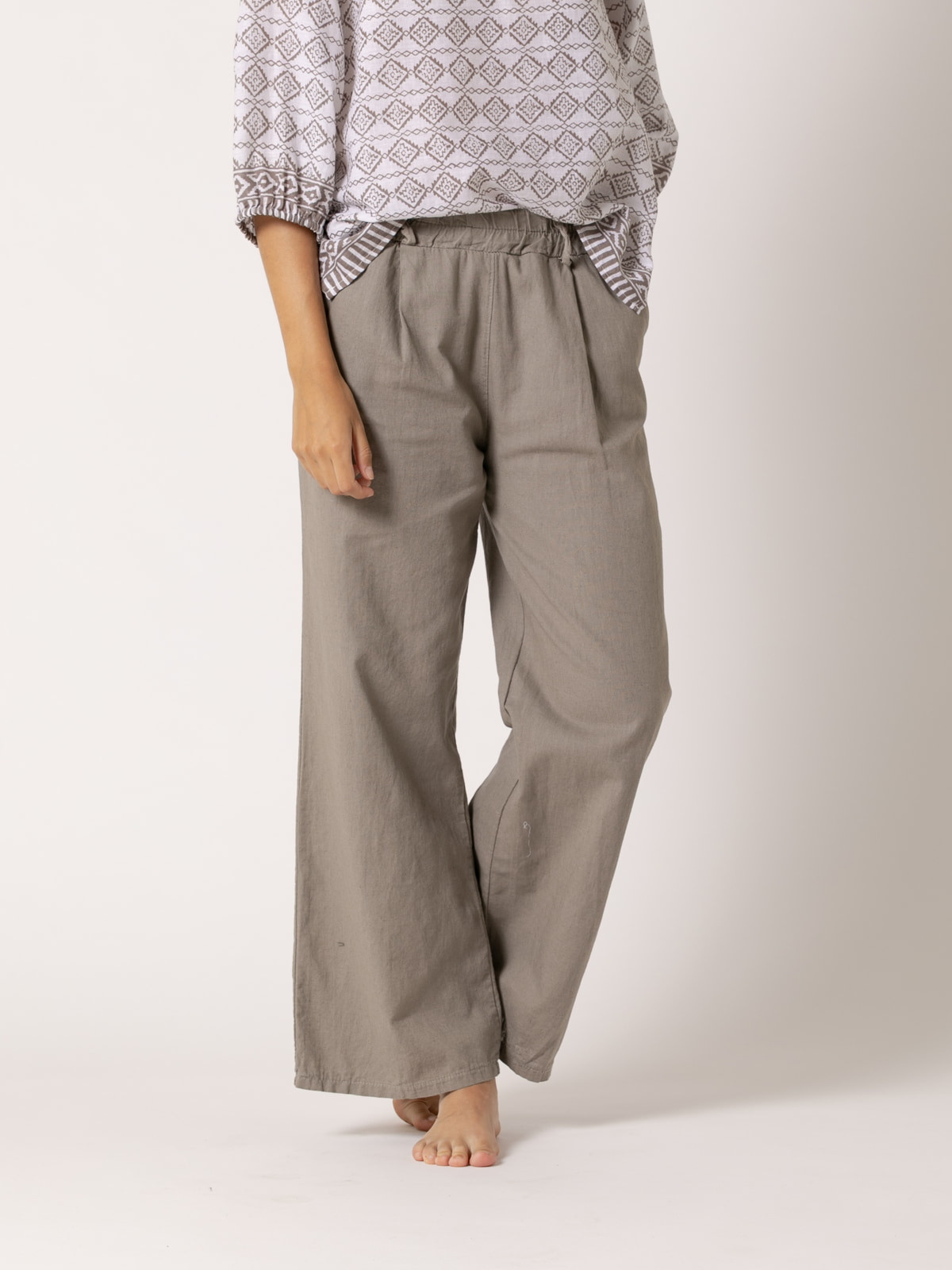 Pantalón lino momfit color Taupe