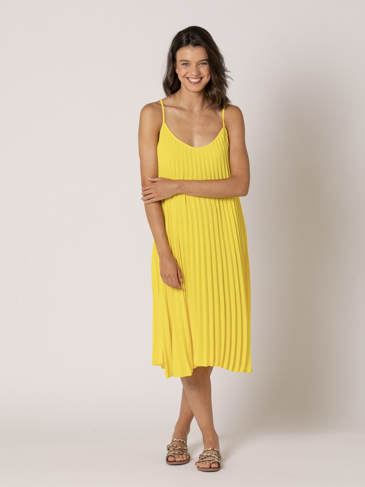 Vestido tirantes tableado color Amarillo