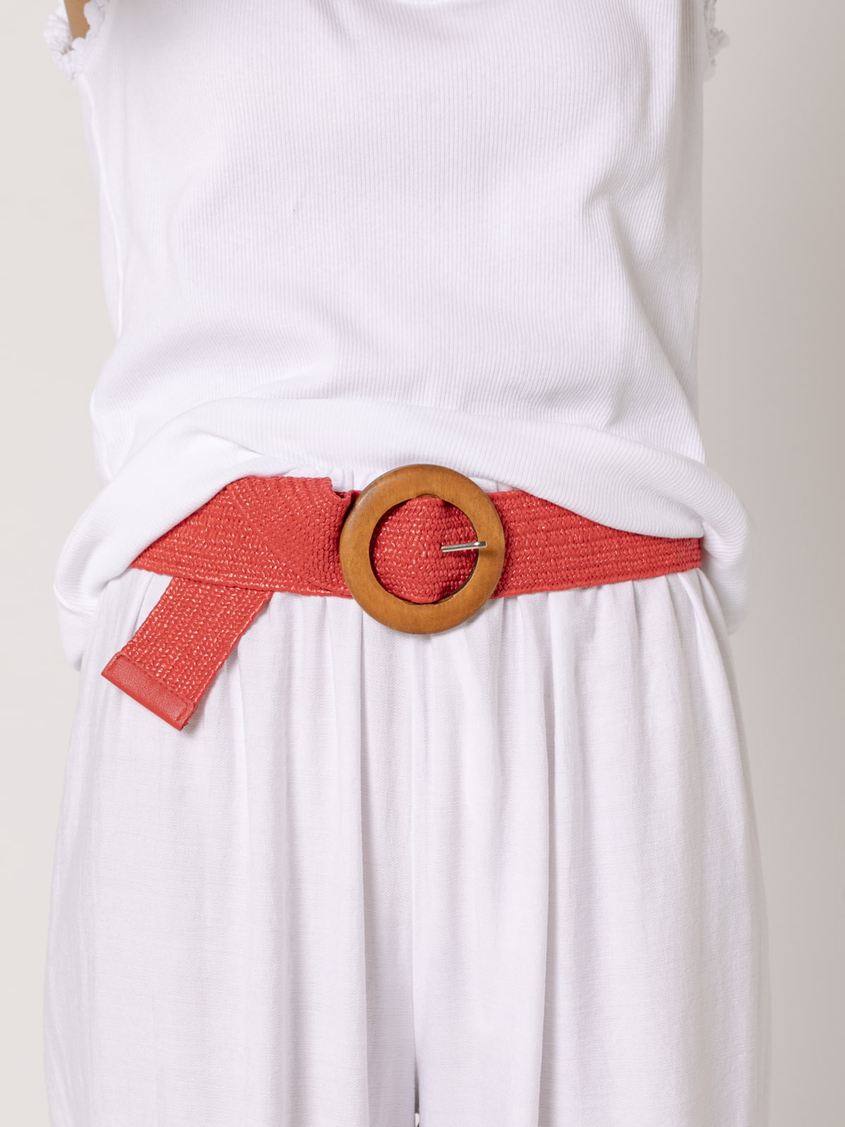 Elastic belt with round wooden buckle  Red colour