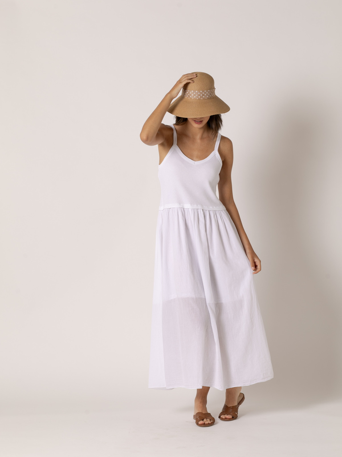 Sombrero visera lazo de motas color Camel