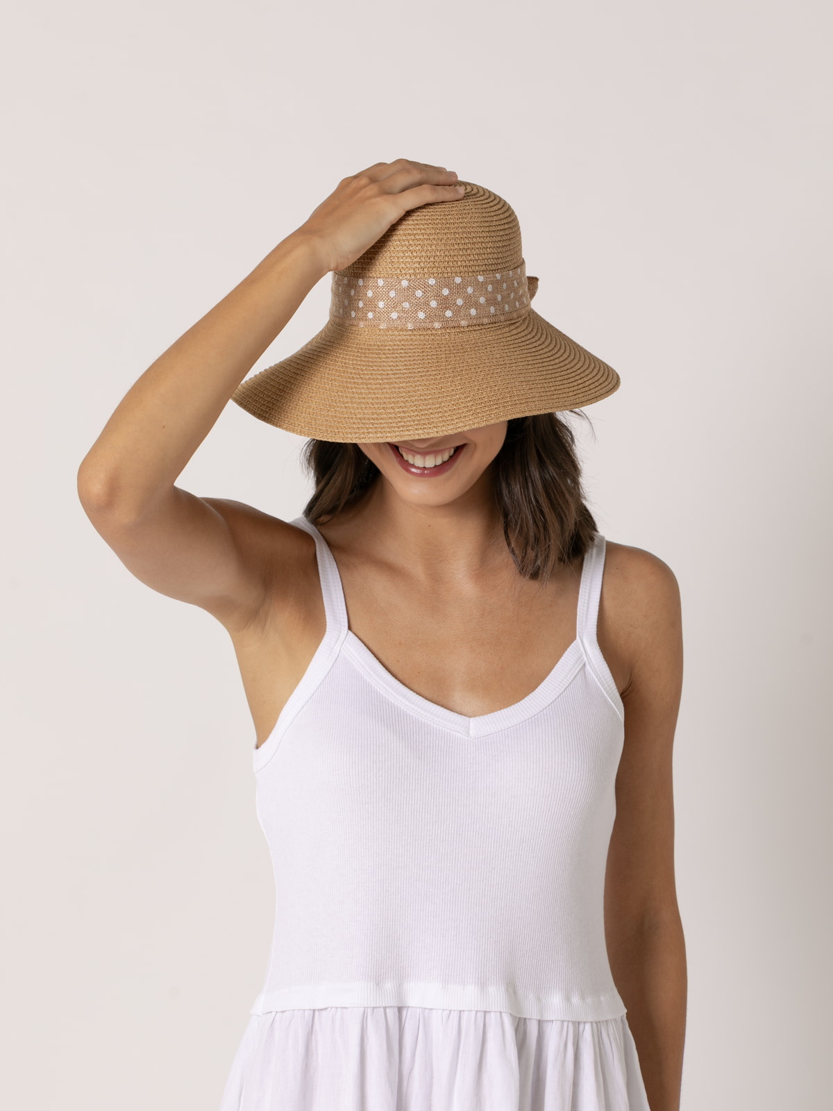 Sombrero visera lazo de motas color Camel