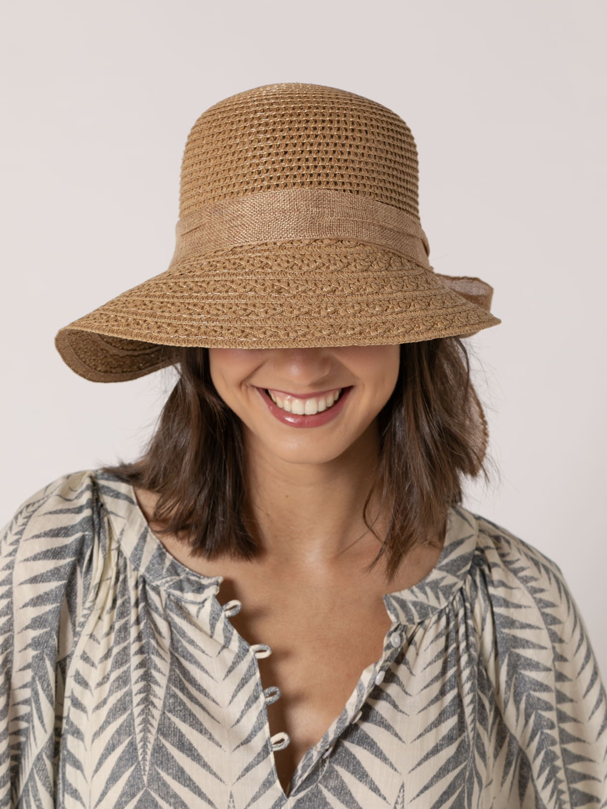 Sombrero gran visera brillo color Camel