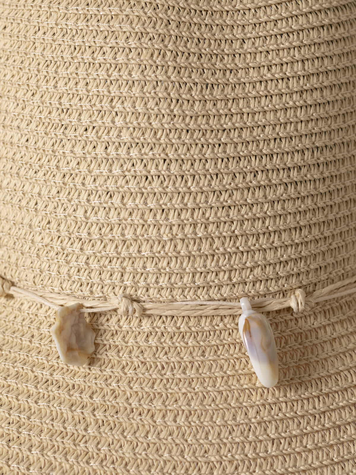 Sombrero rafia detalle conchitas color Beige