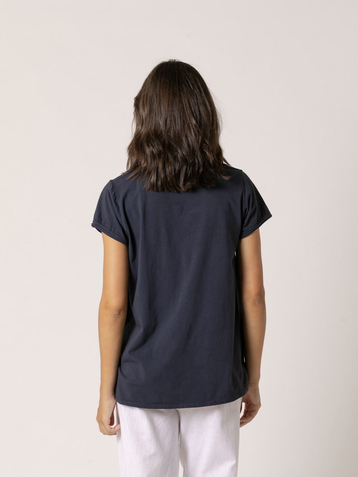 Camiseta algodón 100% essence escote pico color Azul Marino