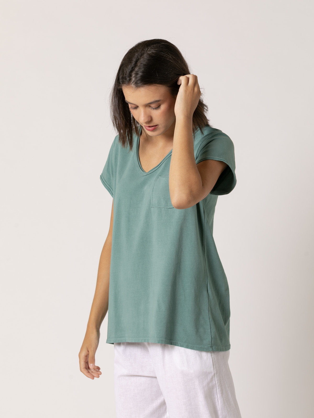 Camiseta algodón 100% essence escote pico color Verde