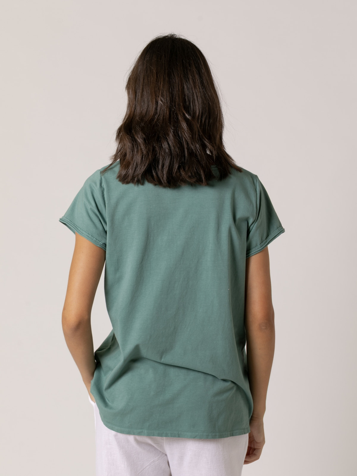 Camiseta algodón 100% essence escote pico color Verde