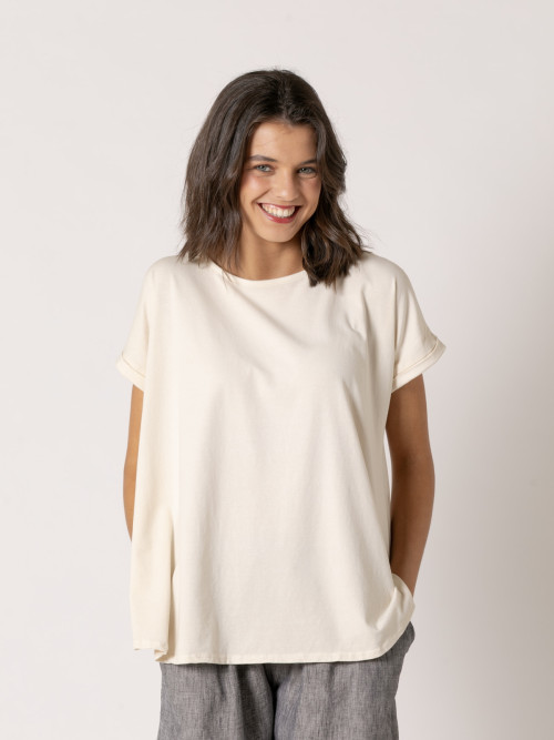 Camiseta cotton 100% diseño en A color Crudo