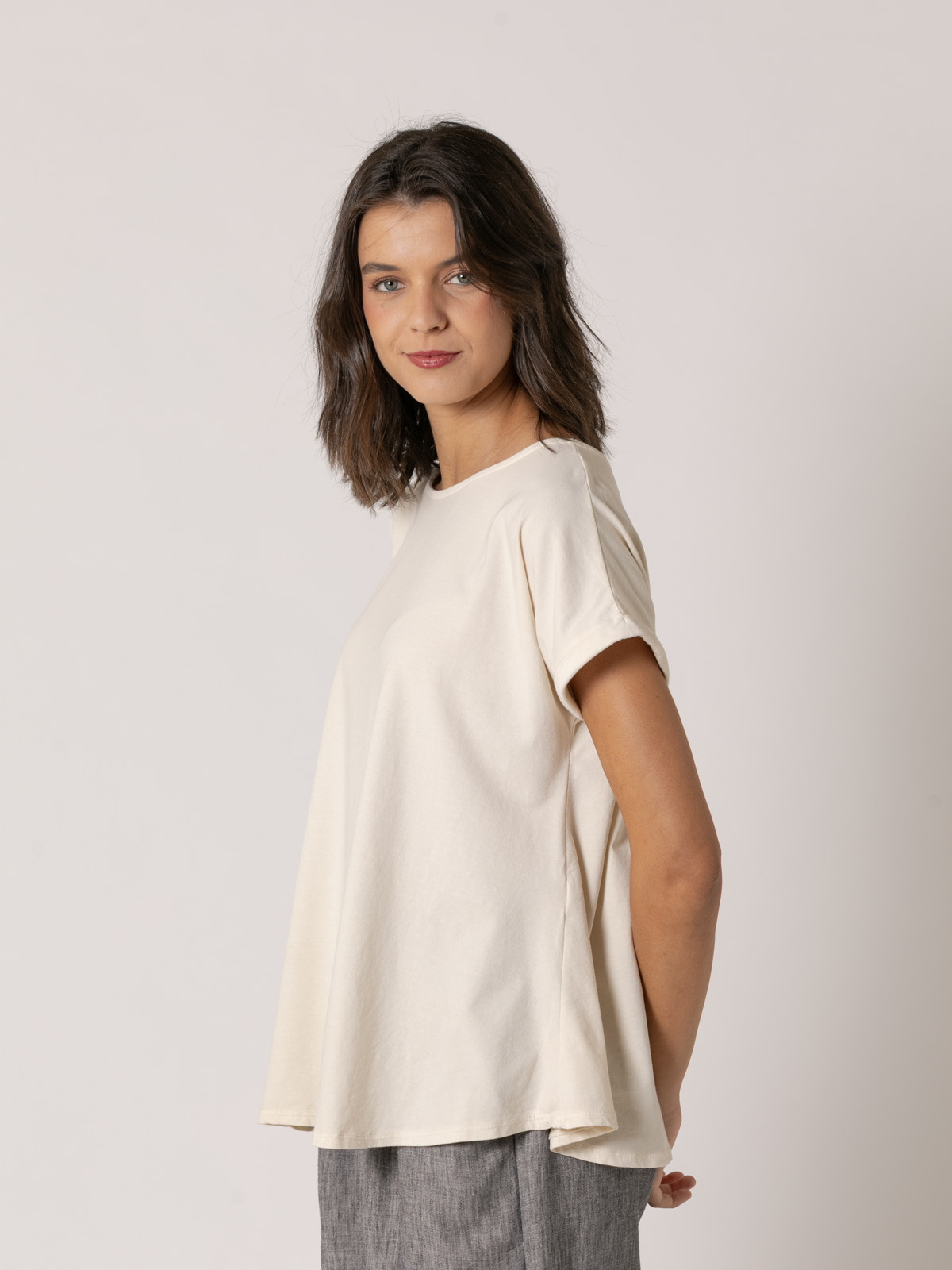 Camiseta cotton 100% diseño en A color Crudo