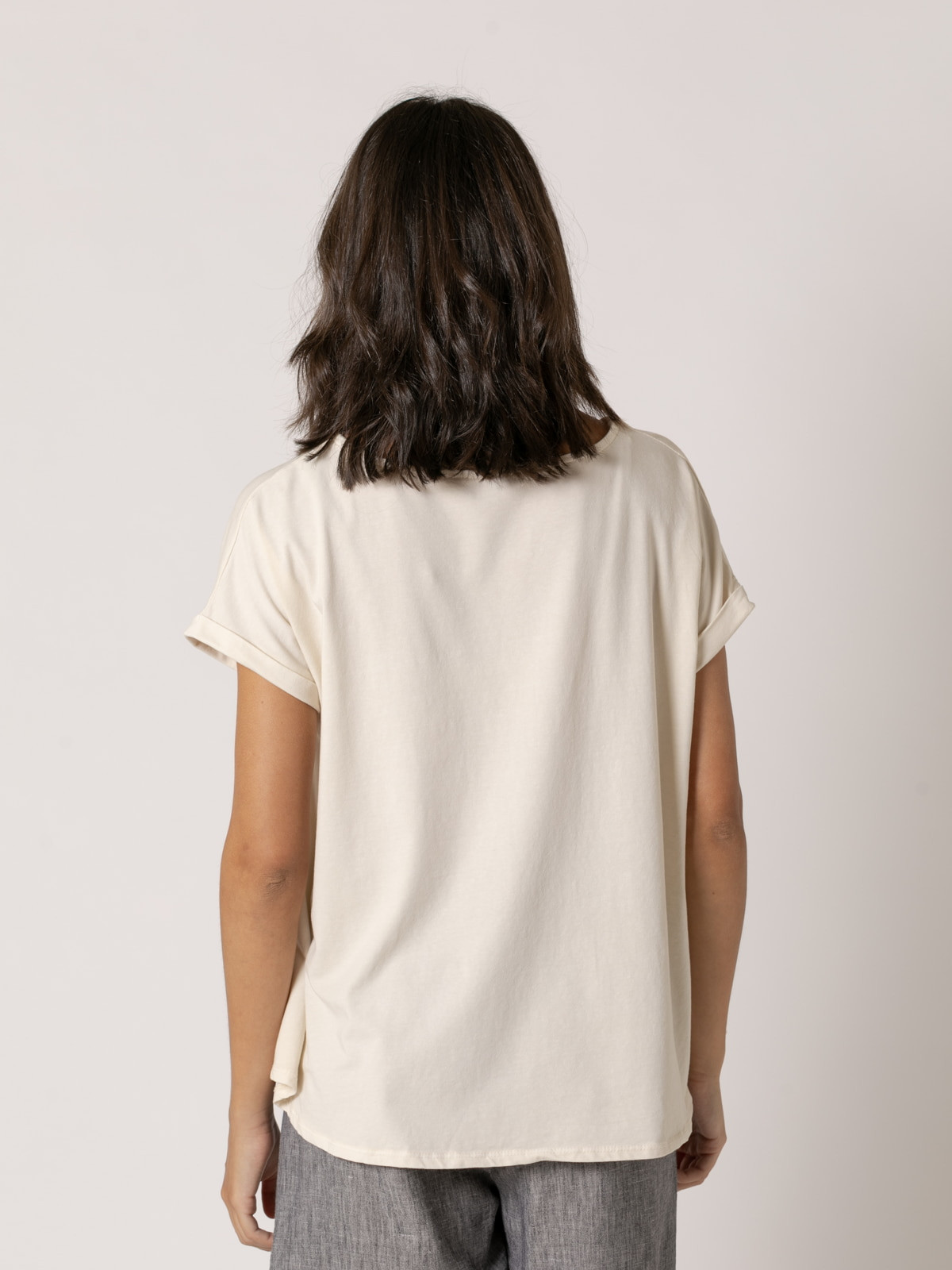 Camiseta cotton 100% diseño en A color Crudo