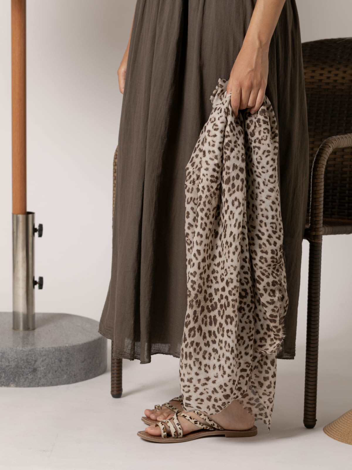 Fular classic animal print color Beige
